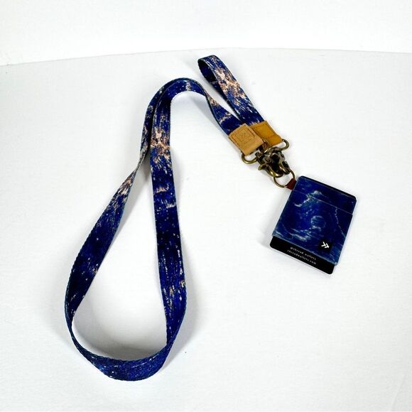 Thread NWT Wallet Watercolor Blue Tan Pattern Lanyards with Card Holder - Picture 1 of 5